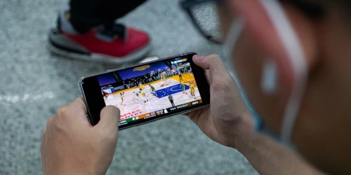 Fans exploring moneylines, spreads, totals, parlays, props, and futures in a US sportsbook guide